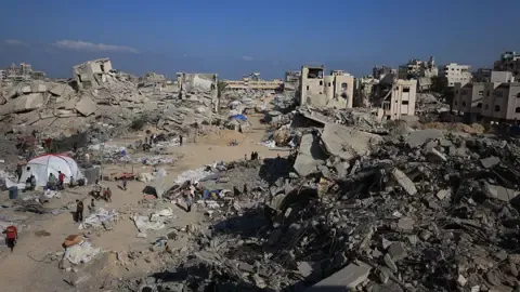 Israeli Tanks Advance into Key Gaza City Residential District