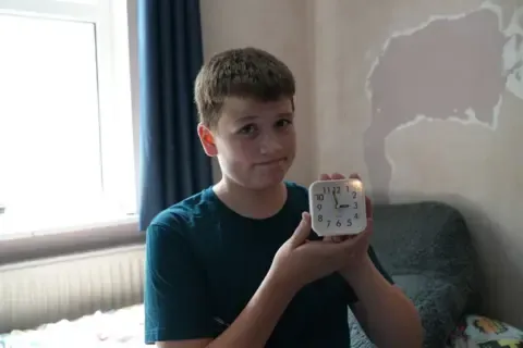 Teens Transform Their Bedrooms Into Device-Free Areas: Unexpected Findings